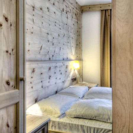 Family And Wellness Residence Ciasa Antersies San Cassiano  Bagian luar foto