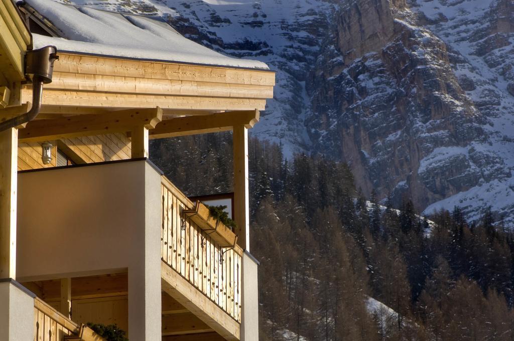 Family And Wellness Residence Ciasa Antersies San Cassiano  Bagian luar foto