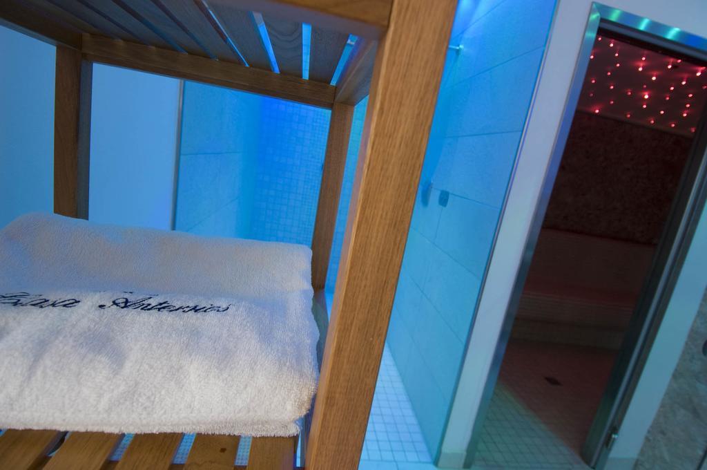 Family And Wellness Residence Ciasa Antersies San Cassiano  Bagian luar foto