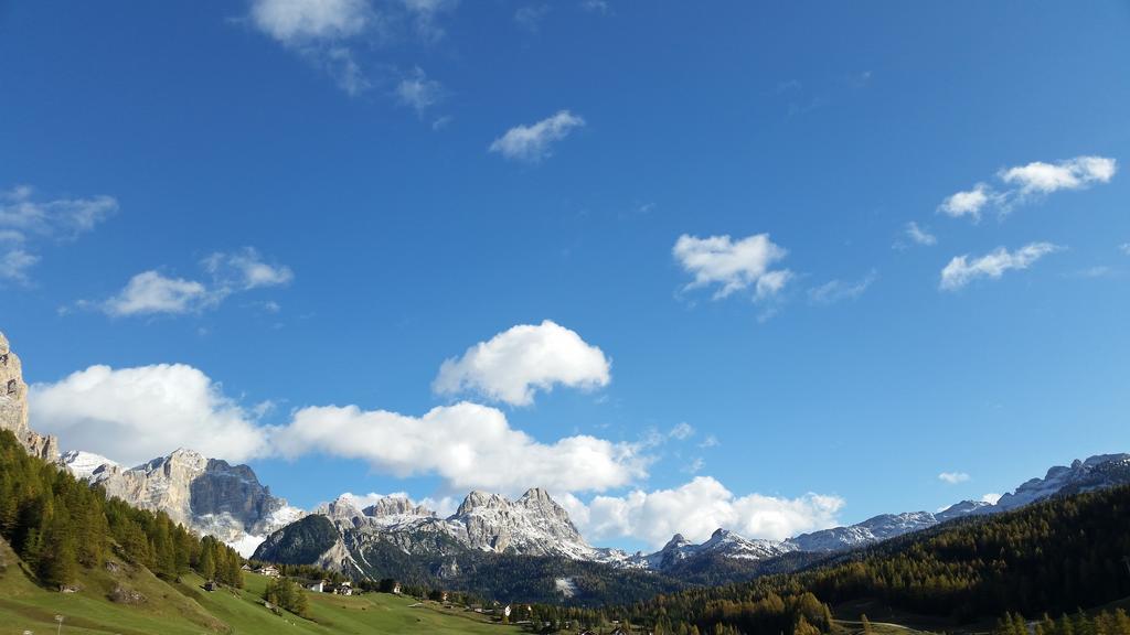 Family And Wellness Residence Ciasa Antersies San Cassiano  Bagian luar foto
