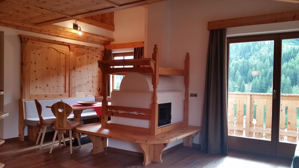 Family And Wellness Residence Ciasa Antersies San Cassiano  Ruang foto