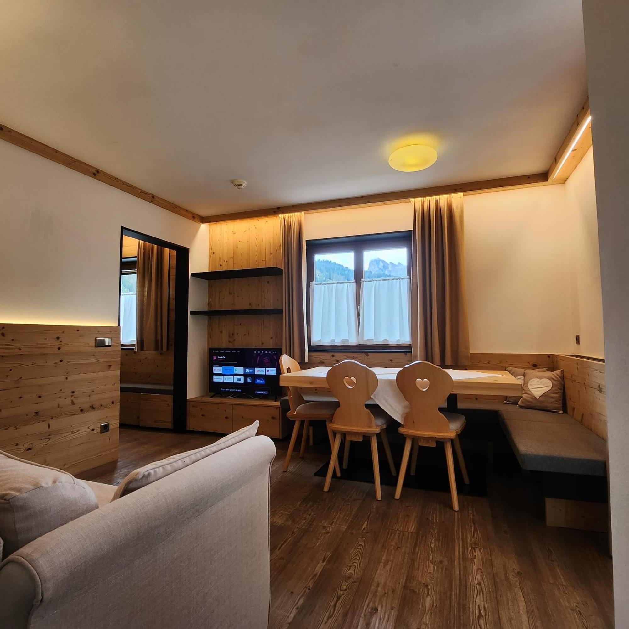 Family And Wellness Residence Ciasa Antersies San Cassiano  Bagian luar foto