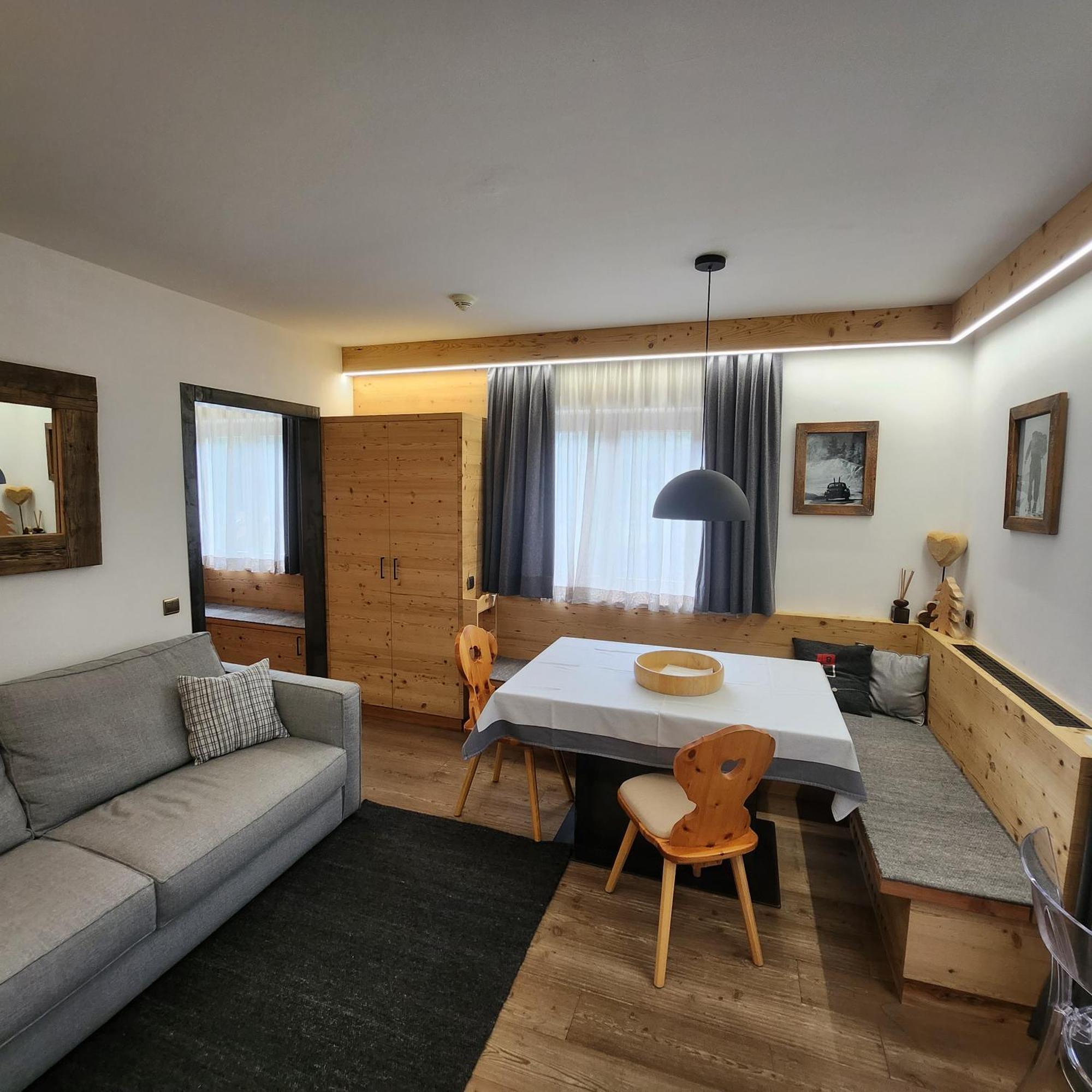 Family And Wellness Residence Ciasa Antersies San Cassiano  Bagian luar foto