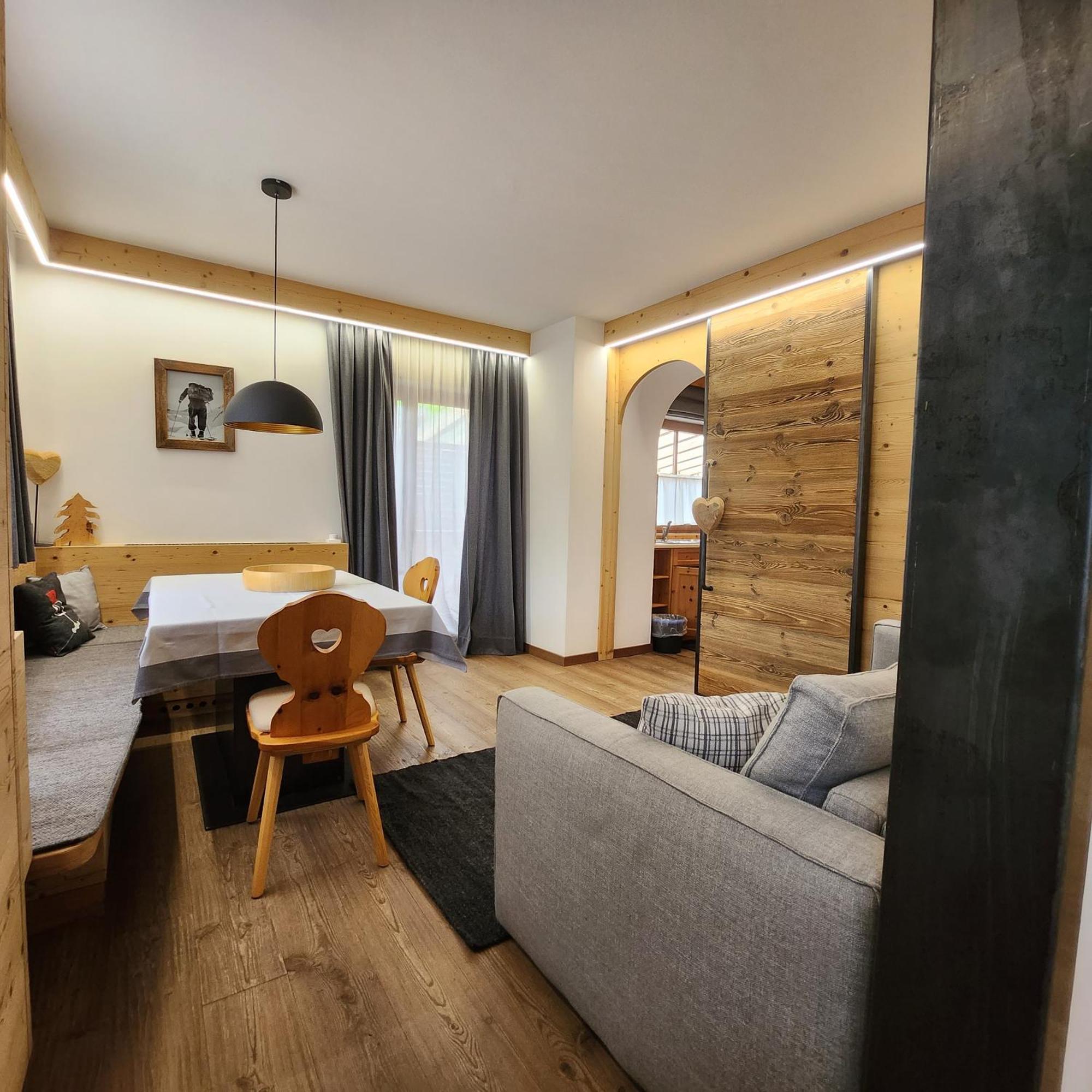 Family And Wellness Residence Ciasa Antersies San Cassiano  Bagian luar foto