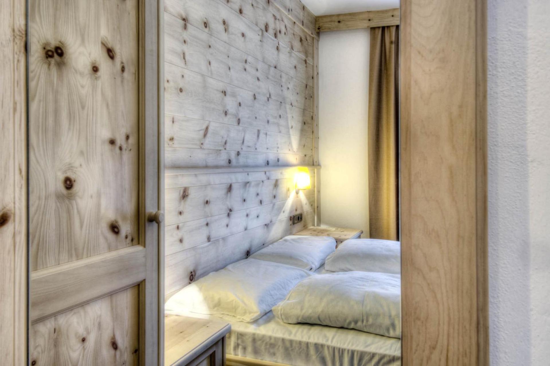 Family And Wellness Residence Ciasa Antersies San Cassiano  Bagian luar foto