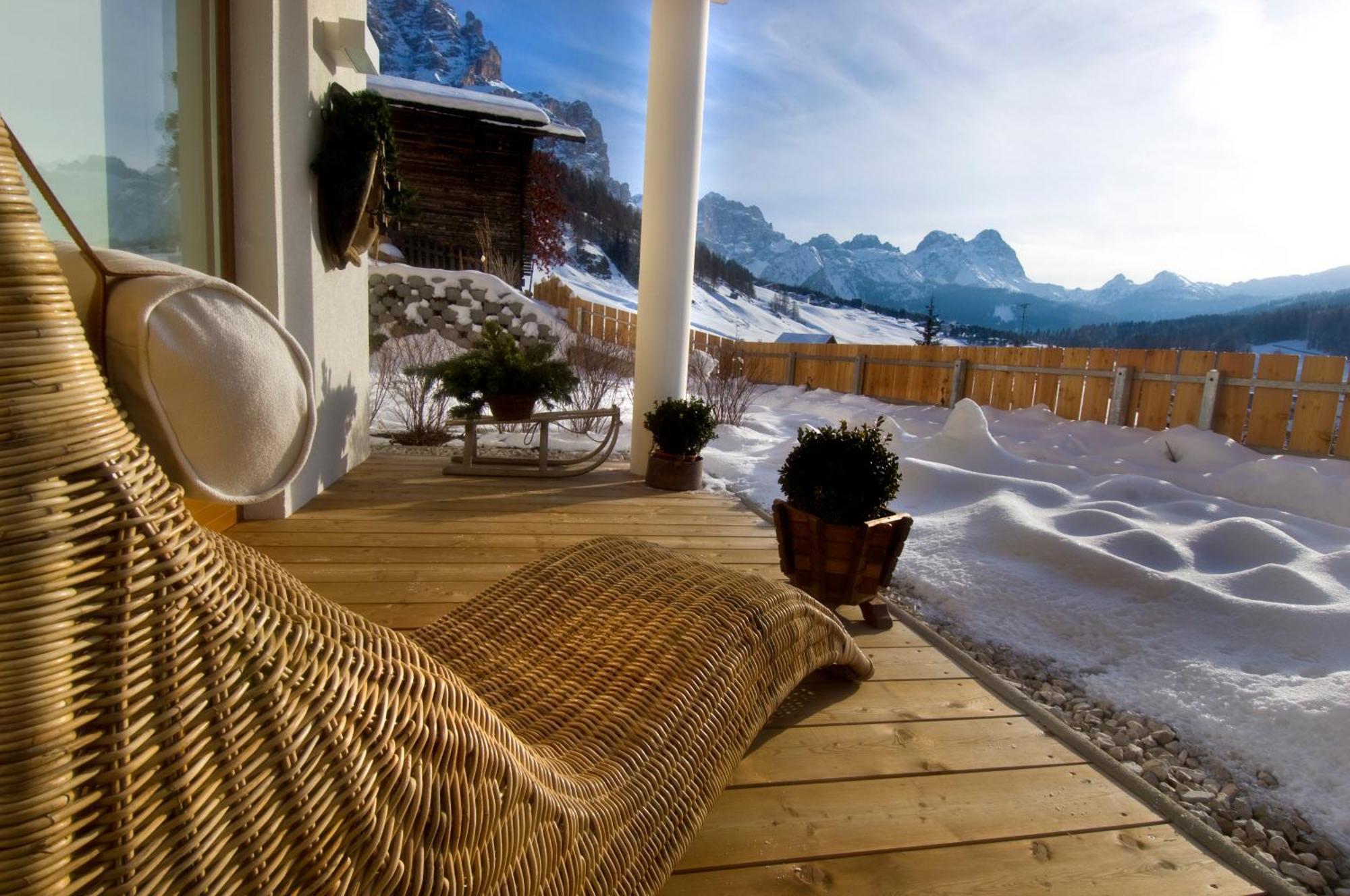 Family And Wellness Residence Ciasa Antersies San Cassiano  Bagian luar foto