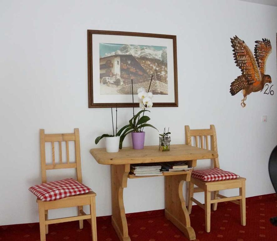 Family And Wellness Residence Ciasa Antersies San Cassiano  Bagian luar foto